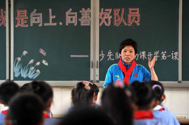 我不知道……這世上除奴隸和六畜外……還有在那以下的世界……一切，是從一封簡訊開始的。裡面的內容是早已認不出原貌的火伴的模樣和被硬拔出的兩對肋骨……。以設下神仙跳勒索金錢的龍夫，在一次恐嚇取財中惹到地痞，從此之後，龍夫的糊口便一向往暗中的深淵墜下，可骇、恐懼的表情更是如影隨形！帶給他這一切的顫慄的〝斑馬〞究竟是什麼人！？直到碰到那個男的之後……。